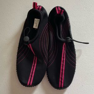 Air Balance Water Shoes Size 9 Black Pink